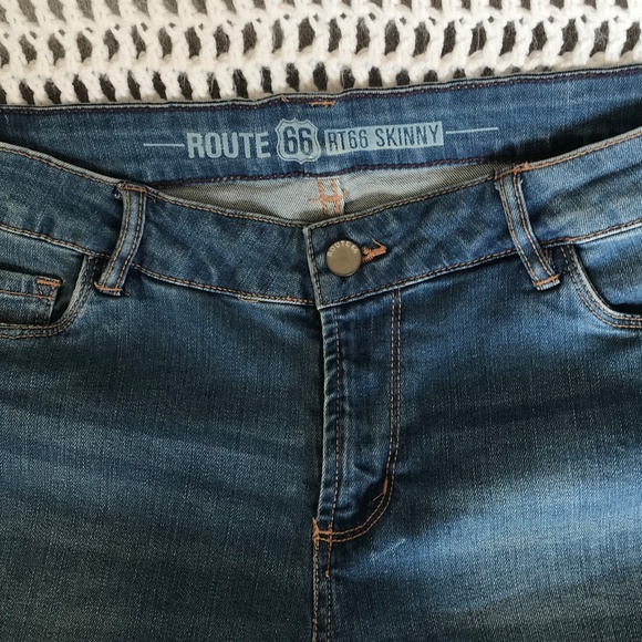 Route 66 Women’s Skinny Leg Low Rise 5 Pocket Medium Blue Denim Jeans Size 28 - Picture 9 of 11